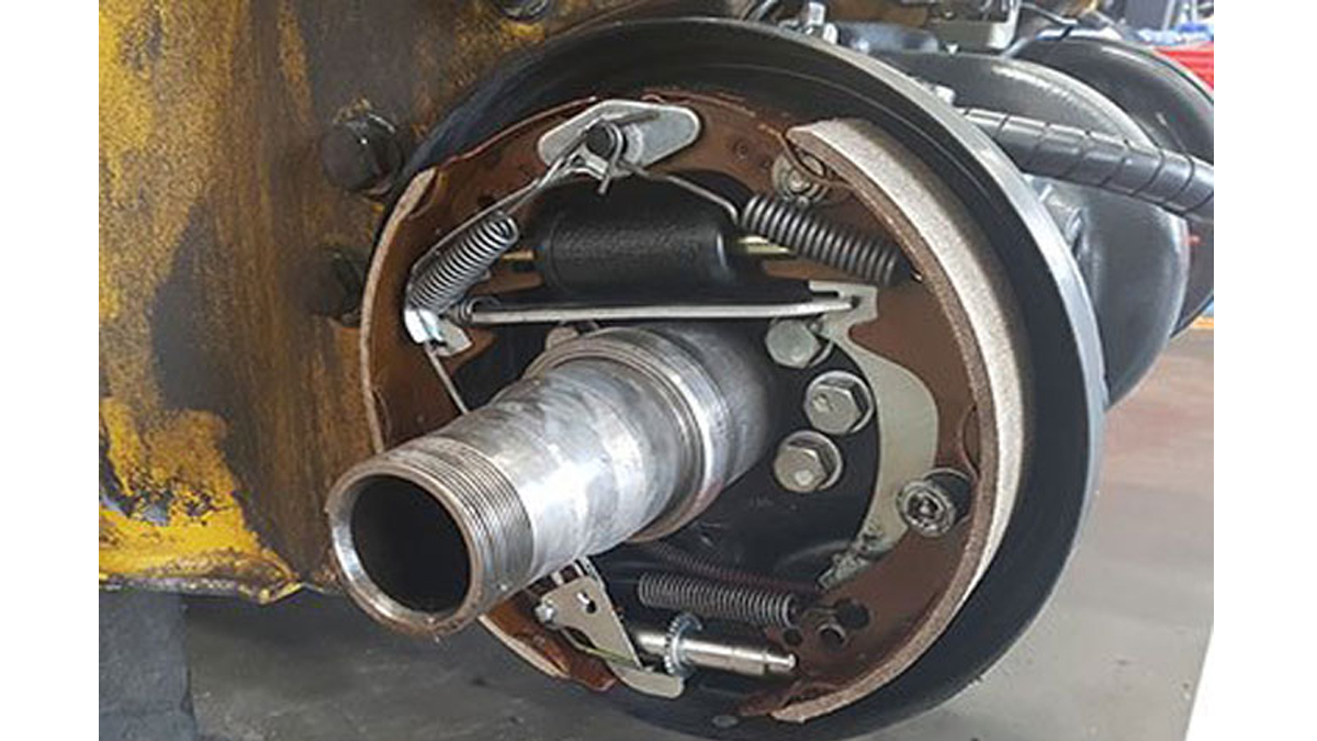 Phanh tang trống xe nâng là gì?