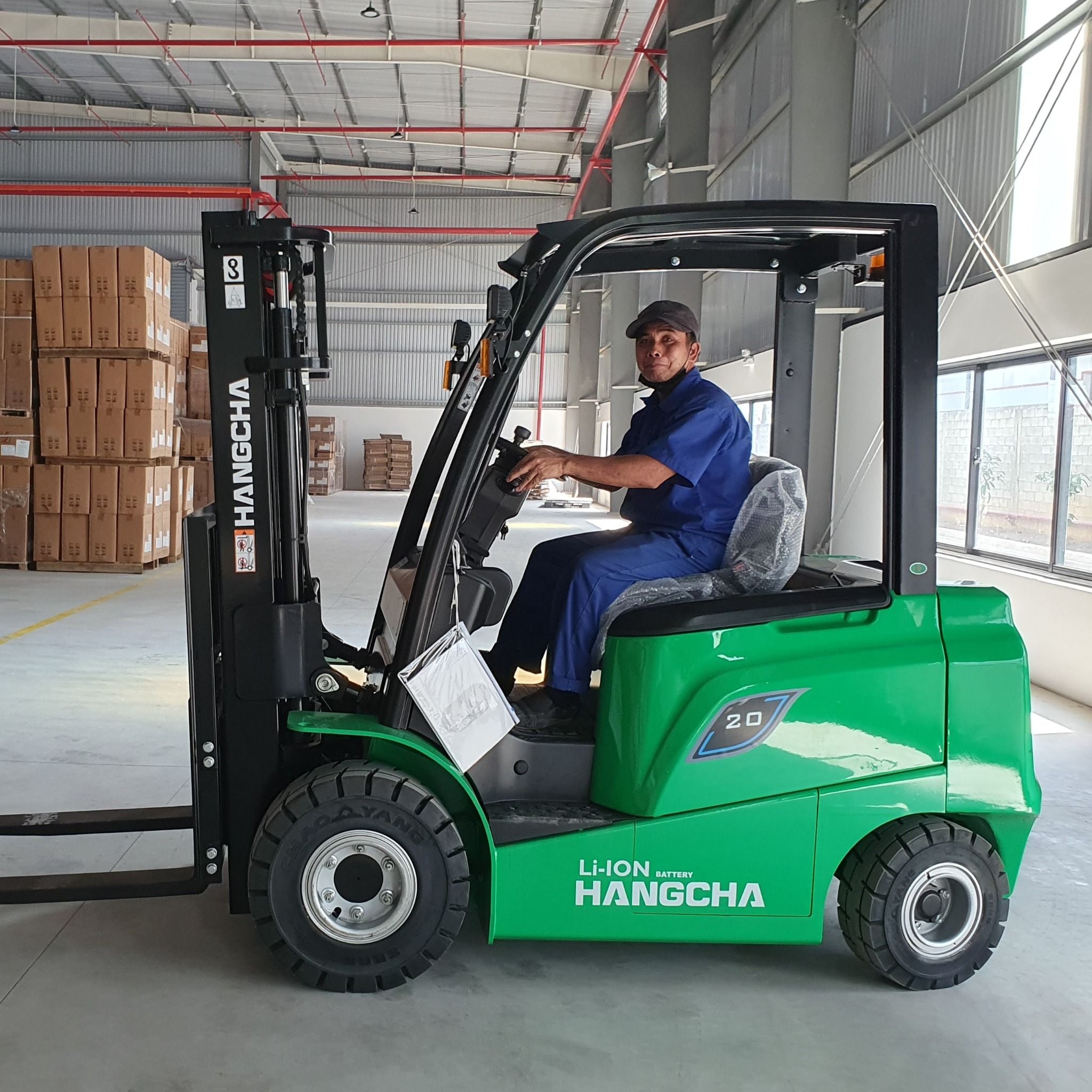 Xe Nâng Điện Lithium 2 Tấn Sạc Nhanh 1-2h 